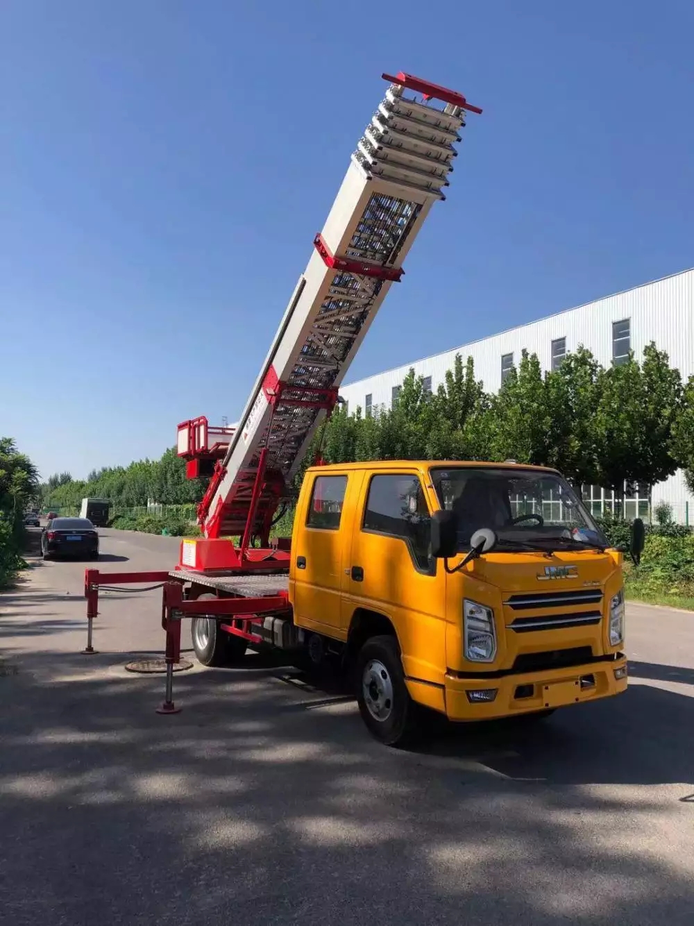 鼓楼附近的云梯车出租服务：轻松解决高空作业需求