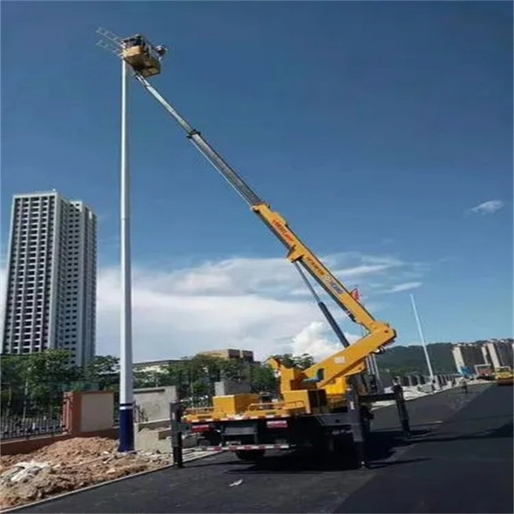 鼓楼维修路灯的曲臂升降车出租