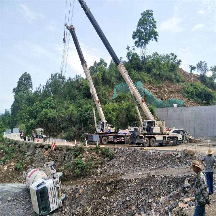 鼓楼汽车掉沟里叫吊车救援要多少钱